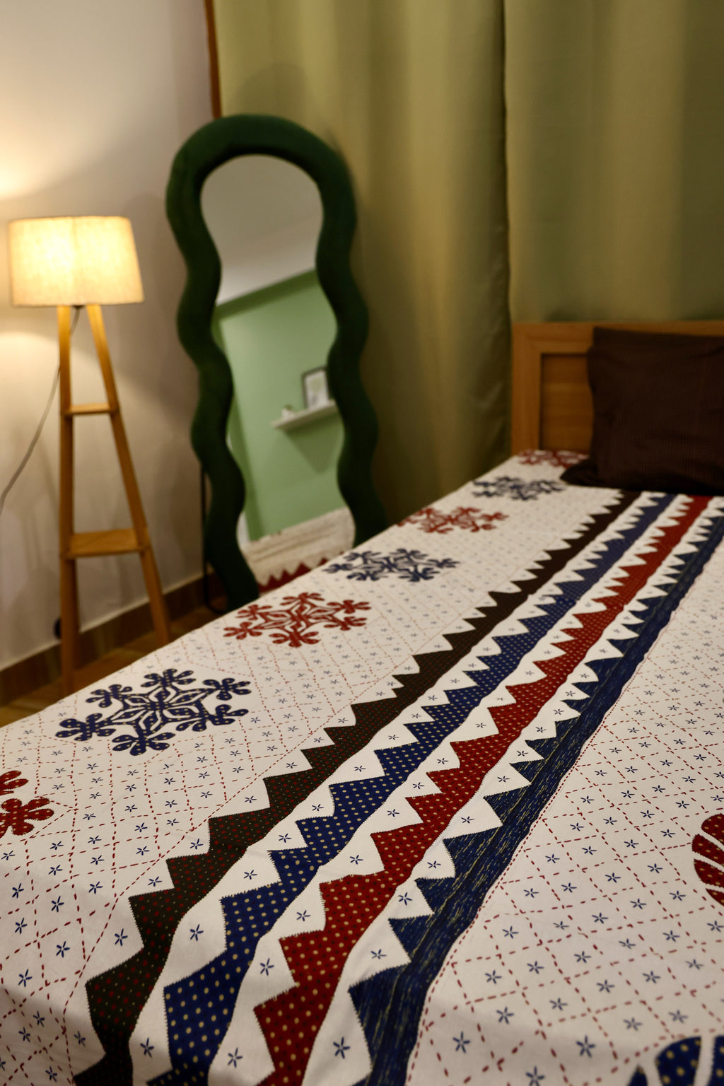 Faux Appliqué Medallion Sanganeri Print Cotton Bedsheet Red & Navy Chevron King Size