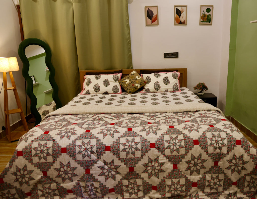 Faux Appliqué Star Sanganeri Print Cotton Comforter Red & Grey Patchwork King Size